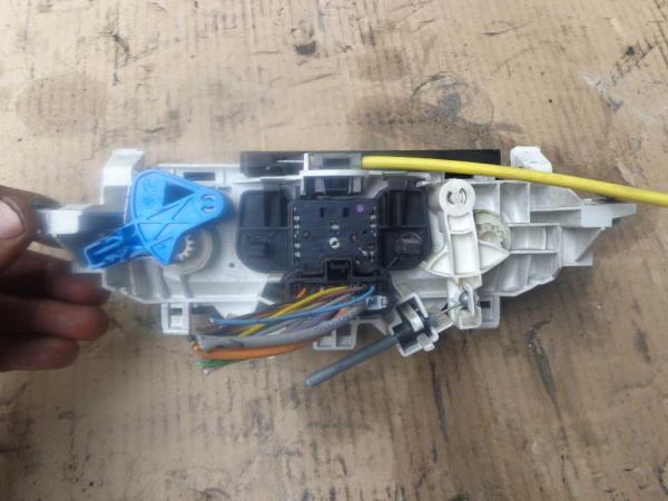 BOUTON DE CHAUFFAGE RENAULT TWINGO 2 - Vue 2